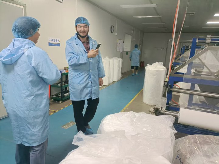 INCEKCIJA INVEKCIJSKE NOVICE v oblaku v oblaku s strani Bližnjega vzhoda