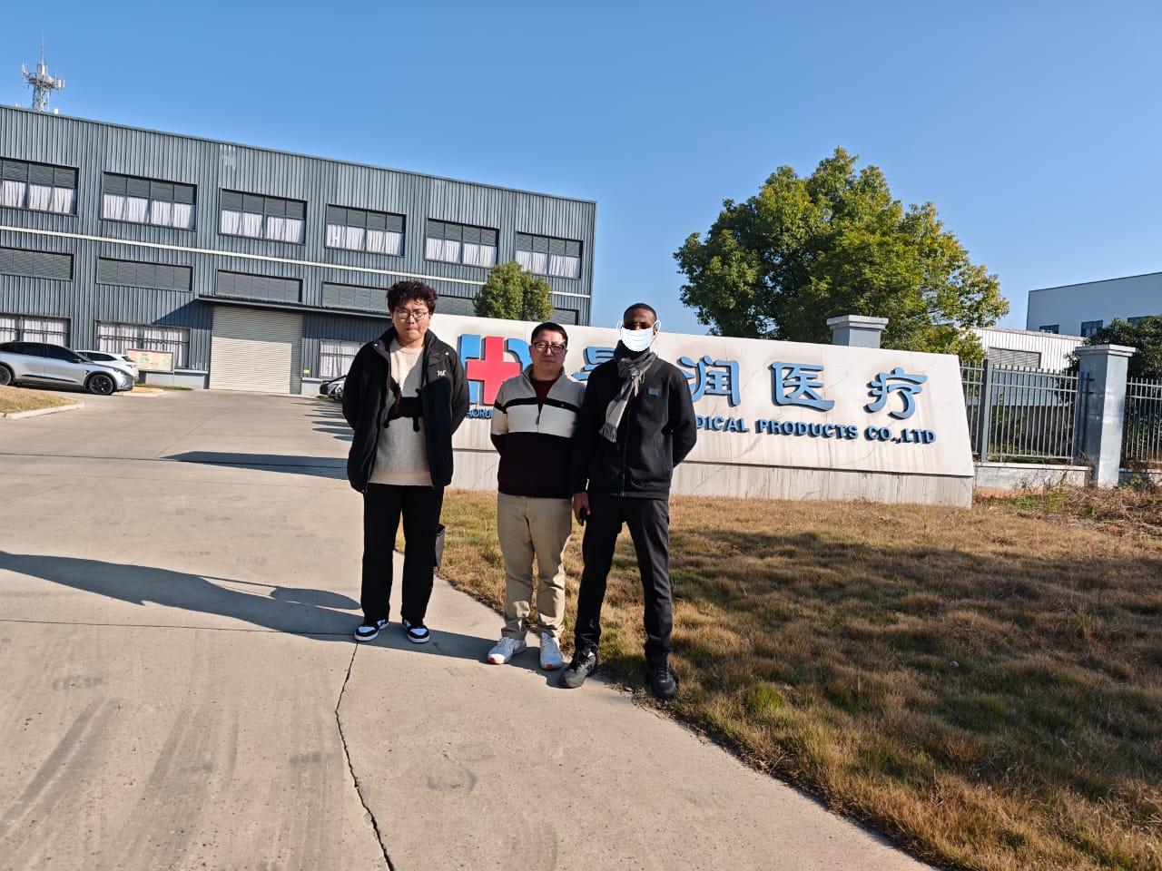 Afriška stranka obišče našo tovarno 15. decembra 2025: Spodbujanje poglobljenega potenciala sodelovanja